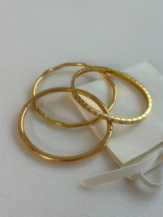 By Nicola Theodore Bangle in Gold