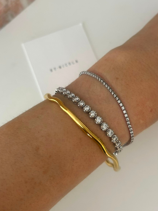 By Nicola Finn Bangle in Gold