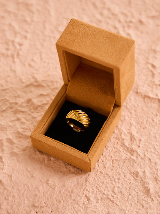 Porter Wave Croissant Ring in Gold