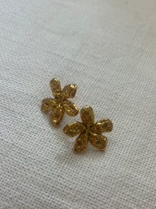 By Nicola Flower Earrings in Gold