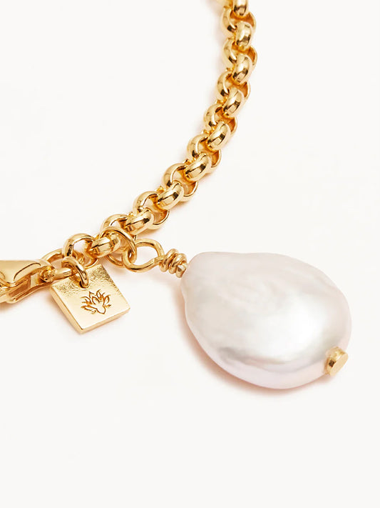 By Charlotte Embrace Stillness Pearl Bracelet in Gold